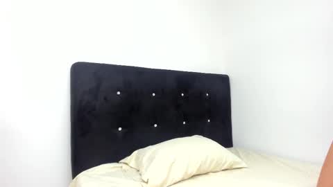 roxanaborns online show from February 10, 4:05 am