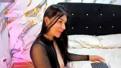 Snapshot of roxanaborns chatting on July 16, 10:21 am roxanaborns online show from July 16, 10:21 am