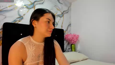 Snapshot of roxanaborns chatting on July 25, 4:15 pm roxanaborns online show from July 25, 4:15 pm