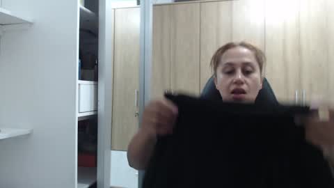 Snapshot of roxanalove7 chatting on January 15, 1:12 am Roxana online show from January 15, 1:12 am