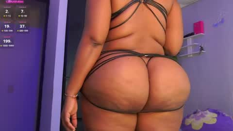 Snapshot of roxanasmiith chatting on June 13, 1:47 am Roxxx Thee Stallion online show from June 13, 1:47 am
