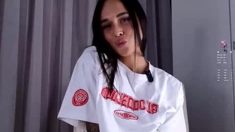 Snapshot of roxanelan chatting on January 19, 4:27 am Anna Lokiss online show from January 19, 4:27 am