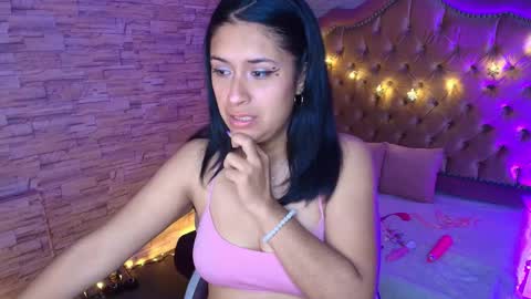 roxanne_han online show from September 20, 11:44 am