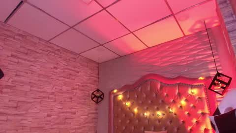 roxanne_han online show from October 24, 11:39 am