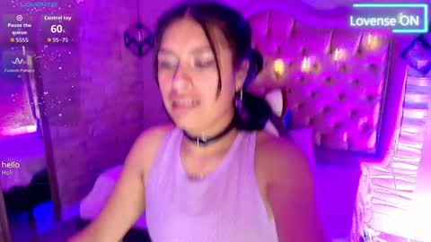 roxanne_han online show from January 6, 11:47 am