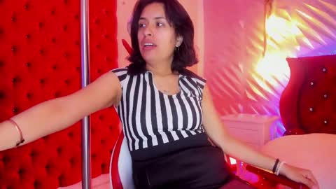 roxanne_han online show from May 18, 12:22 pm