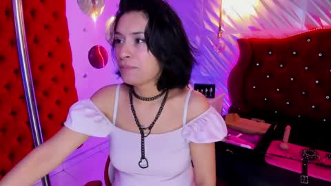 roxanne_han online show from May 25, 12:22 pm