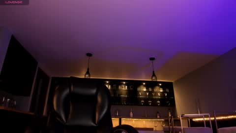 Snapshot of roxannehill_ chatting on December 20, 10:55 am Roxanne Hill online show from December 20, 10:55 am