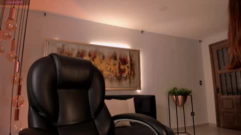 Snapshot of roxannehill_ chatting on January 12, 12:32 pm Roxanne Hill online show from January 12, 12:32 pm