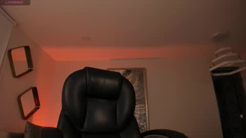 Snapshot of roxannehill_ chatting on February 28, 11:44 am Roxanne Hill online show from February 28, 11:44 am