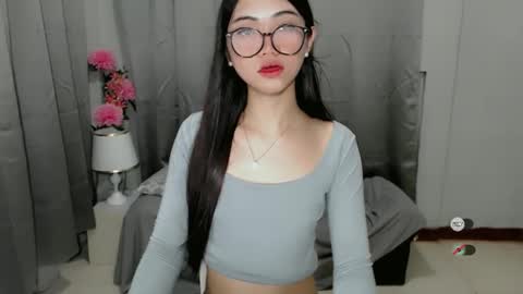 Snapshot of roxie_fuckdoll chatting on December 30, 1:26 am Roxie online show from December 30, 1:26 am