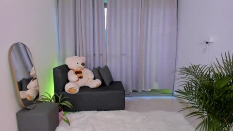  R O X I E  online show from January 17, 10:45 pm