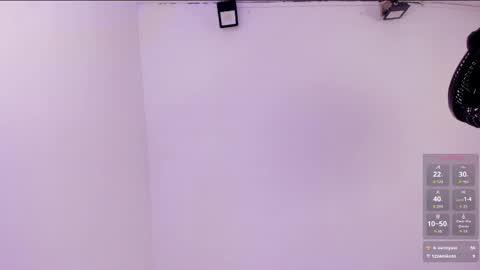 Snapshot of roxie_summers chatting on April 30, 8:57 pm Roxie online show from April 30, 8:57 pm
