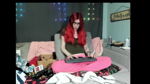 roxihazeleyes online show from February 7, 6:45 pm