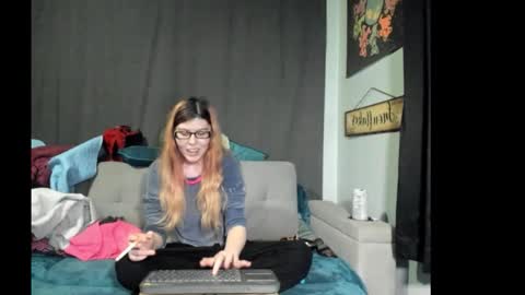 roxihazeleyes online show from November 3, 1:19 am