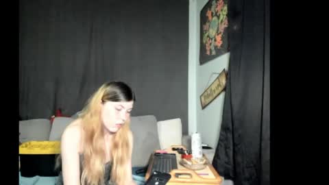 roxihazeleyes online show from May 5, 3:47 am