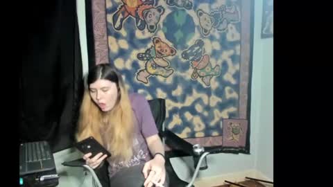 roxihazeleyes online show from July 9, 1:42 am