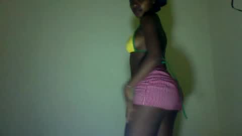 Snapshot of roxilita chatting on June 18, 2:54 pm Roxilita online show from June 18, 2:54 pm
