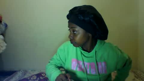 Snapshot of roxilita chatting on June 21, 11:29 pm Roxilita online show from June 21, 11:29 pm