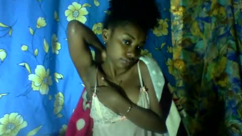 Snapshot of roxilita chatting on July 1, 11:48 pm Roxilita online show from July 1, 11:48 pm