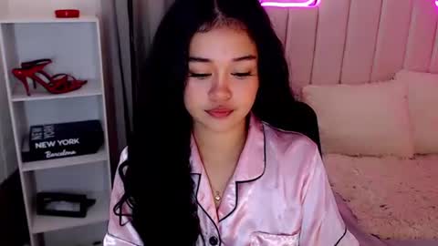 Snapshot of roxxy_blossom chatting on October 11, 4:12 am roxxy_blossom online show from October 11, 4:12 am