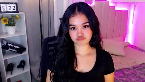 Snapshot of roxxy_blossom chatting on October 22, 3:12 pm roxxy_blossom online show from October 22, 3:12 pm