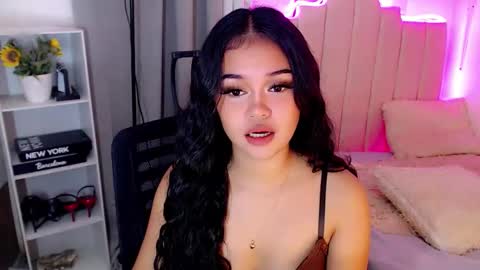 Snapshot of roxxy_blossom chatting on November 3, 5:31 am roxxy_blossom online show from November 3, 5:31 am