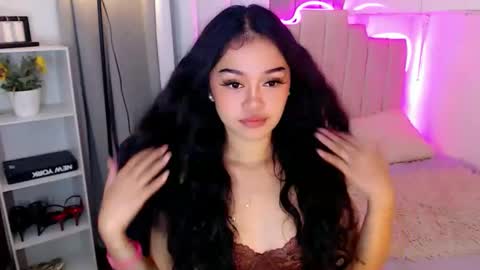 Snapshot of roxxy_blossom chatting on November 20, 2:56 am roxxy_blossom online show from November 20, 2:56 am