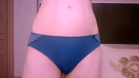 Roxxy Wharton online show from April 12, 1:27 pm