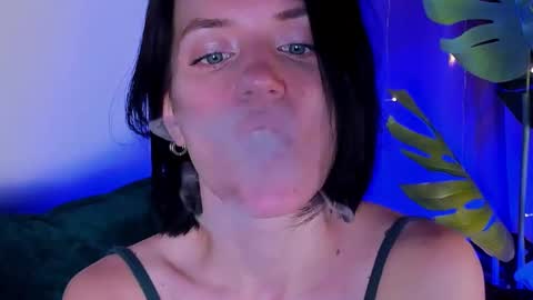 roxy_riot_ online show from February 10, 4:30 am