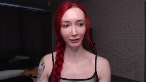 Snapshot of roxy_silver chatting on June 18, 10:19 am Roxy online show from June 18, 10:19 am