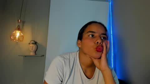 roxy_stone1 online show from May 30, 7:11 pm