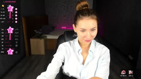 Snapshot of roxy_the_daedevill chatting on December 24, 1:49 am roxy_the_daedevill online show from December 24, 1:49 am