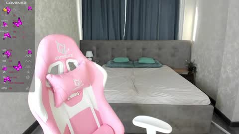 Snapshot of roxy_the_daedevill chatting on January 14, 4:36 am roxy_the_daedevill online show from January 14, 4:36 am