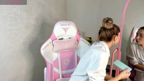 Snapshot of roxy_the_daedevill chatting on January 22, 2:04 am roxy_the_daedevill online show from January 22, 2:04 am