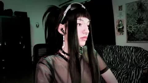 Roxy Independient model Help me to reach 50 thumbs up online show from March 25, 1:33 am