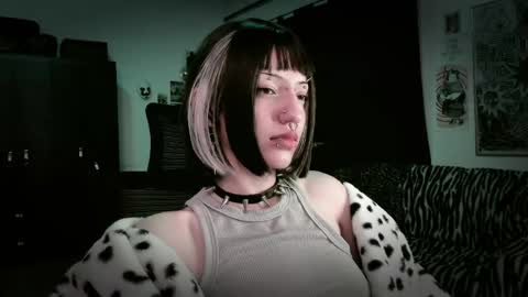 Snapshot of roxy_toxic chatting on May 15, 11:56 pm Roxy Independient model Help me to reach 50 thumbs up online show from May 15, 11:56 pm