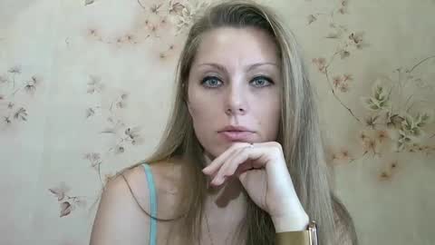 roxyfox18x01 online show from March 1, 11:01 am