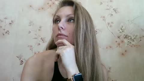 roxyfox18x01 online show from March 5, 9:27 am