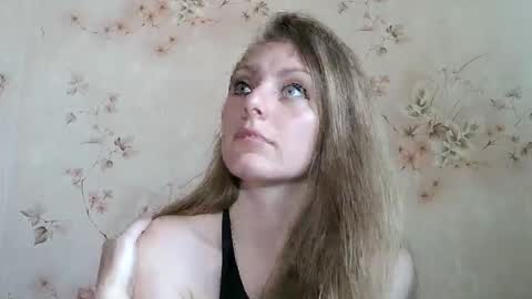 roxyfox18x01 online show from May 15, 6:42 am