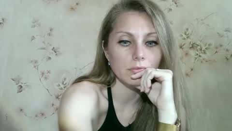 roxyfox18x01 online show from May 20, 7:25 am