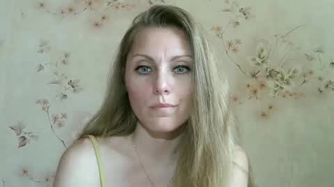 roxyfox18x01 online show from May 24, 1:05 pm