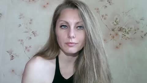 roxyfox18x01 online show from May 25, 6:19 am