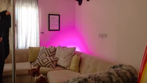 Roxy Nyes online show from April 7, 8:31 pm