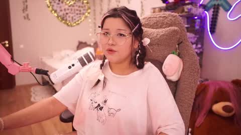 roxysuh online show from October 24, 7:38 am