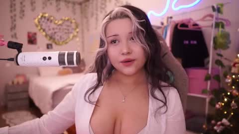 roxysuh online show from January 9, 9:01 am