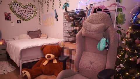 roxysuh online show from January 9, 9:05 pm