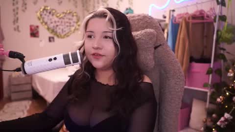 roxysuh online show from January 19, 8:29 am