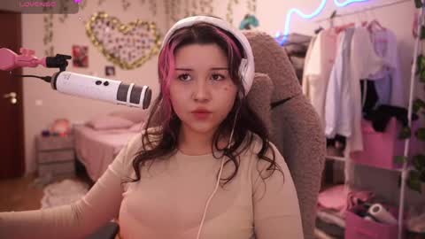 roxysuh online show from April 9, 7:47 am