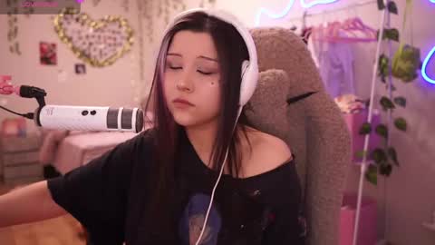 roxysuh online show from May 22, 8:42 am